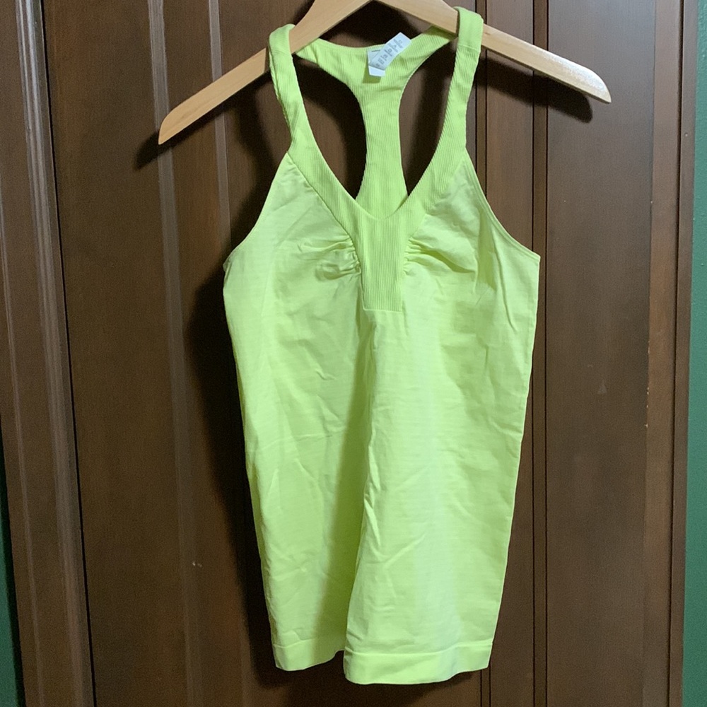NWOT Under Armour fitted tank